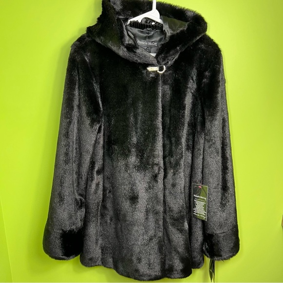 PAMELA MCCOY COLLECTION BLACK SOFT FAUX FUR LONG SLEEVE HOODED COAT SIZE M NWT - Picture 1 of 7